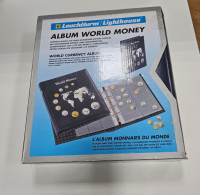 Альбом" Optima World Money" в  картонном  футляре,  с 5-ю листами на 152 монеты и листы можно добавлять.   Leuchtturm.  Германия. - Мир монет