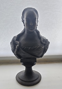 Бронзовый  бюст императрицы  Елизаветы  Петровны, состояние новой вещи. - Мир монет