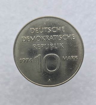 10 марок 1974г. ГДР. 25 лет образования ГДР, мешковая. - Мир монет